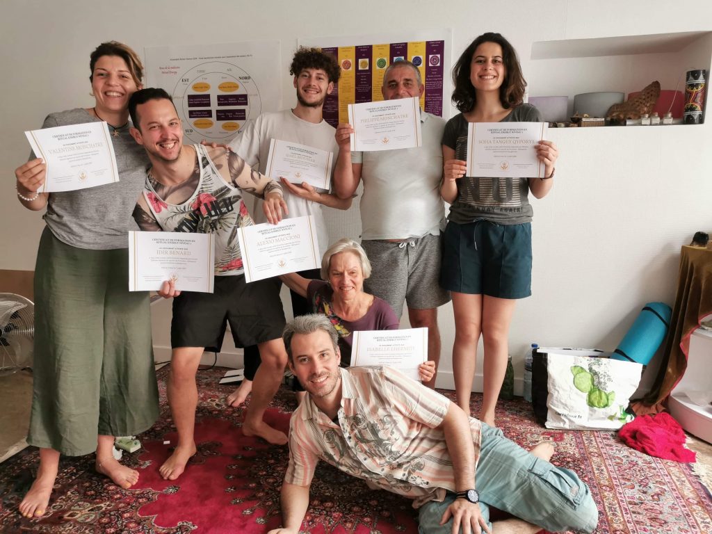 Présentation des certificats après stage thérapeute holistique